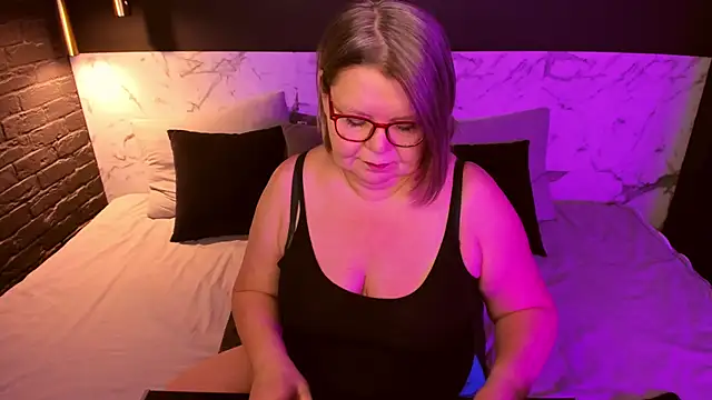 Shannonshine online show from 10-30-25, 05:20