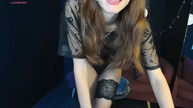 Snapshot of MirandaGlow chatting on 02-12-25, 08:49 MirandaGlow online show from 02-12-25, 08:49