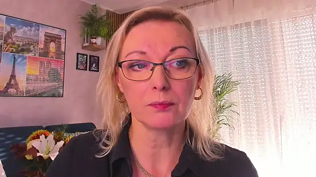 vanessa chat online show from 10-31-25, 07:20