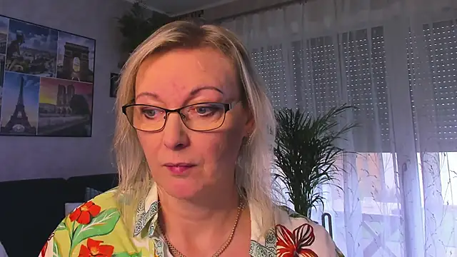 vanessa chat online show from 11-17-25, 02:12