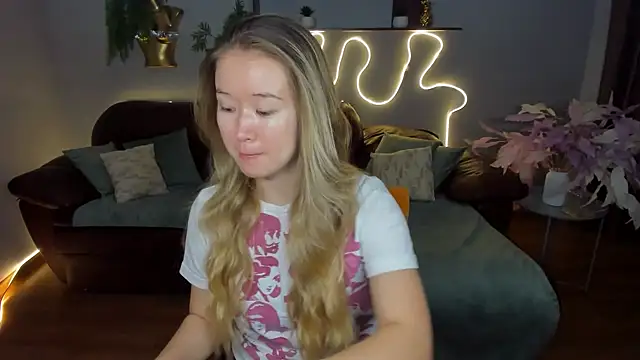 Snapshot of PollyOcean chatting on 09-10-25, 05:40 PollyOcean online show from 09-10-25, 05:40