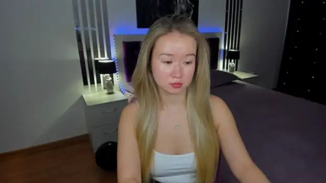 Snapshot of PollyOcean chatting on 11-05-25, 05:51 PollyOcean online show from 11-05-25, 05:51