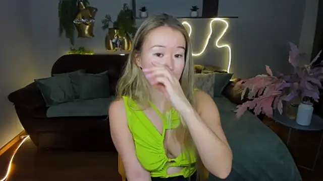 Snapshot of PollyOcean chatting on 11-10-25, 10:58 PollyOcean online show from 11-10-25, 10:58