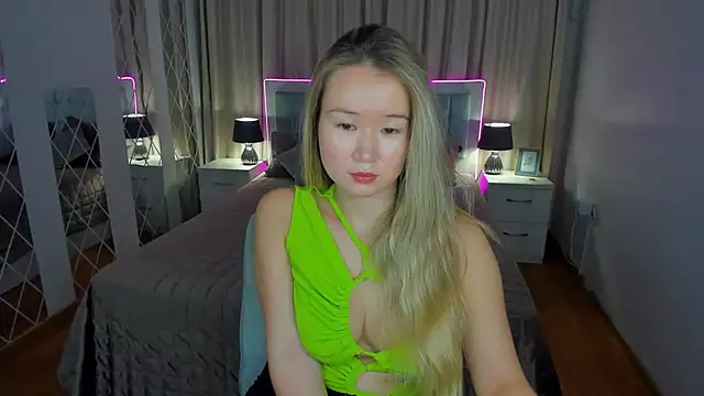 Snapshot of PollyOcean chatting on 11-13-25, 10:58 PollyOcean online show from 11-13-25, 10:58