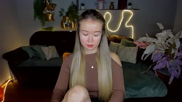 Snapshot of PollyOcean chatting on 11-24-25, 10:59 PollyOcean online show from 11-24-25, 10:59