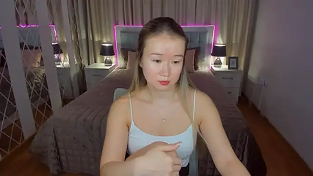 Snapshot of PollyOcean chatting on 12-01-25, 11:04 PollyOcean online show from 12-01-25, 11:04