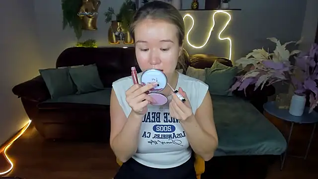 Snapshot of PollyOcean chatting on 12-05-25, 09:51 PollyOcean online show from 12-05-25, 09:51