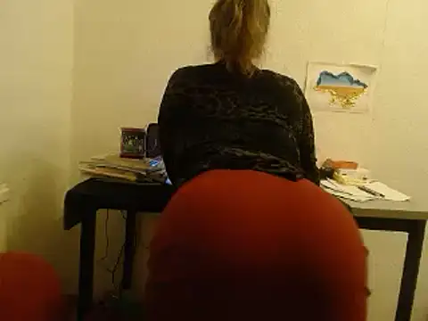 Snapshot of Milana235 chatting on 12-17-24, 03:28 Milana235 online show from 12-17-24, 03:28