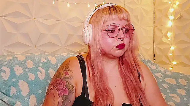 Snapshot of Satyn_doll chatting on 05-20-26, 10:16 Satyn doll online show from 05-20-26, 10:16