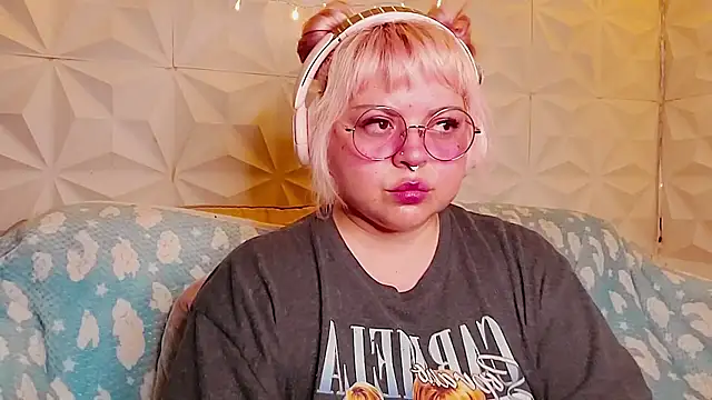 Snapshot of Satyn_doll chatting on 06-07-26, 10:13 Satyn doll online show from 06-07-26, 10:13