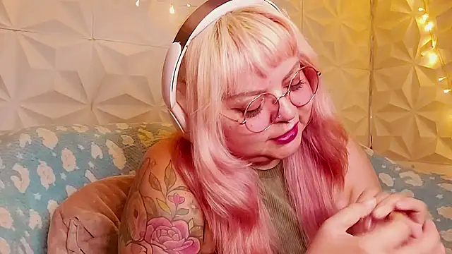 Snapshot of Satyn_doll chatting on 06-10-26, 11:35 Satyn doll online show from 06-10-26, 11:35