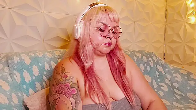 Snapshot of Satyn_doll chatting on 06-11-26, 12:32 Satyn doll online show from 06-11-26, 12:32