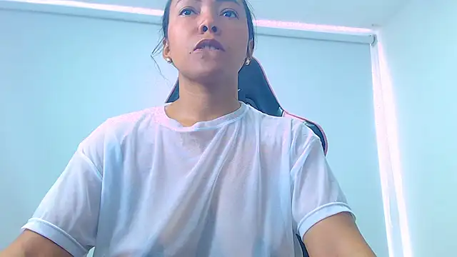 Saraahjoness online show from 04-10-26, 03:06