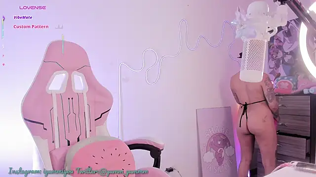 Snapshot of cute_catlyn chatting on 09-18-25, 01:35 cute catlyn online show from 09-18-25, 01:35