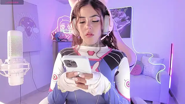 Snapshot of cute_catlyn chatting on 11-27-25, 04:53 cute catlyn online show from 11-27-25, 04:53