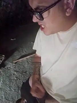 Snapshot of Alex3009 chatting on 09-28-25, 04:56 Alex3009 online show from 09-28-25, 04:56