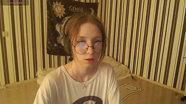  Hanna Moon  online show from 10-01-25, 02:45