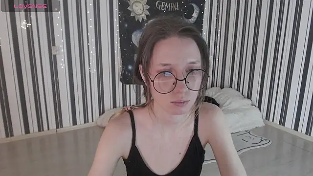  Hanna Moon  online show from 10-22-25, 10:15