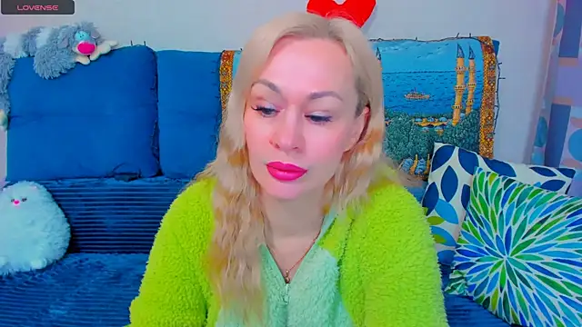 EllenMoore online show from 12-19-24, 05:40