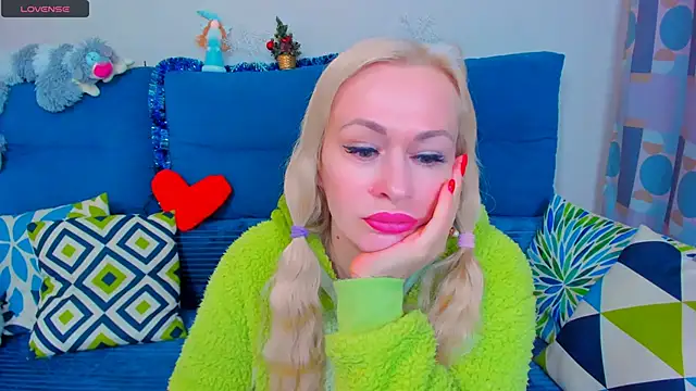 EllenMoore online show from 01-05-25, 02:38