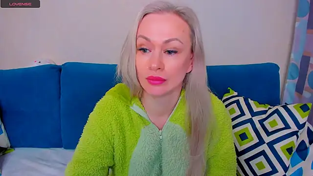 EllenMoore online show from 09-28-25, 03:01