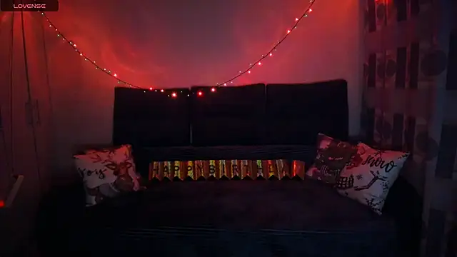 EllenMoore online show from 12-15-25, 03:11