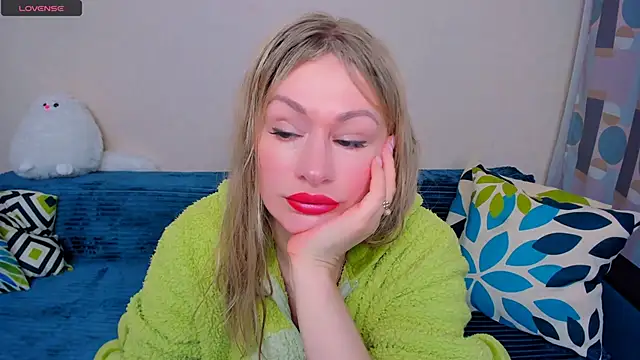 EllenMoore online show from 03-11-26, 03:01