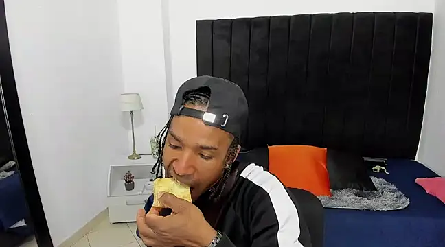 Snapshot of anhtony_wayans chatting on 12-15-24, 08:58 anhtony wayans online show from 12-15-24, 08:58