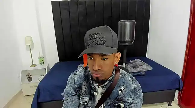 Snapshot of anhtony_wayans chatting on 12-18-24, 11:40 anhtony wayans online show from 12-18-24, 11:40