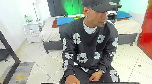 Snapshot of anhtony_wayans chatting on 02-13-25, 12:02 anhtony wayans online show from 02-13-25, 12:02