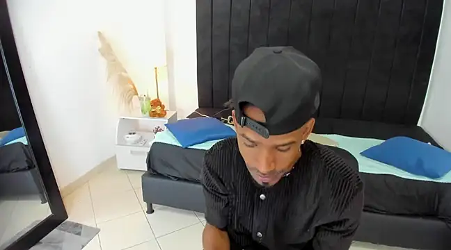 Snapshot of anhtony_wayans chatting on 02-18-25, 12:15 anhtony wayans online show from 02-18-25, 12:15