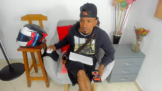 Snapshot of anhtony_wayans chatting on 10-08-25, 12:41 anhtony wayans online show from 10-08-25, 12:41