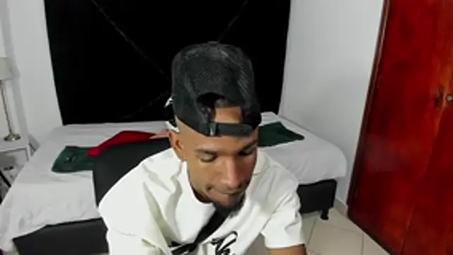 Snapshot of anhtony_wayans chatting on 10-18-25, 12:13 anhtony wayans online show from 10-18-25, 12:13