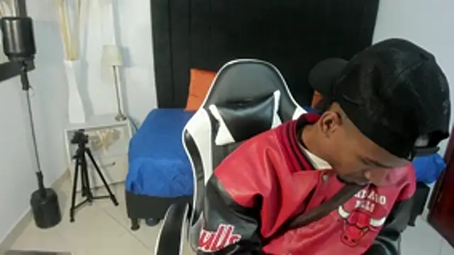 Snapshot of anhtony_wayans chatting on 11-17-25, 01:00 anhtony wayans online show from 11-17-25, 01:00