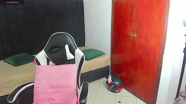 Snapshot of anhtony_wayans chatting on 01-06-26, 11:51 anhtony wayans online show from 01-06-26, 11:51