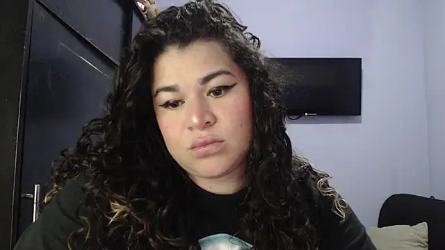 Snapshot of ANGELIQUE_KLANE chatting on 01-24-25, 01:24 ANGELIQUE KLANE online show from 01-24-25, 01:24