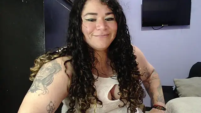 Snapshot of ANGELIQUE_KLANE chatting on 02-15-25, 06:12 ANGELIQUE KLANE online show from 02-15-25, 06:12