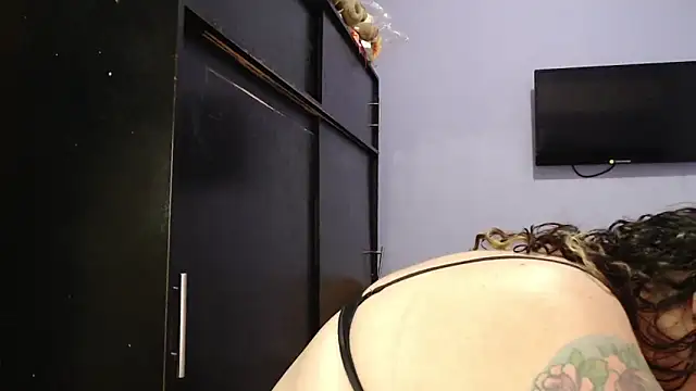 Snapshot of ANGELIQUE_KLANE chatting on 02-20-25, 04:18 ANGELIQUE KLANE online show from 02-20-25, 04:18