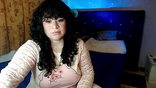 Snapshot of ANGELIQUE_KLANE chatting on 10-01-25, 11:11 ANGELIQUE KLANE online show from 10-01-25, 11:11