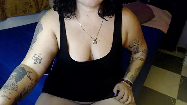 Snapshot of ANGELIQUE_KLANE chatting on 10-15-25, 02:06 ANGELIQUE KLANE online show from 10-15-25, 02:06
