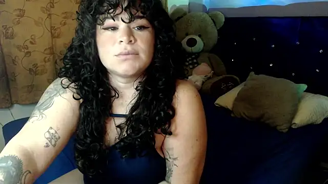 Snapshot of ANGELIQUE_KLANE chatting on 10-17-25, 01:20 ANGELIQUE KLANE online show from 10-17-25, 01:20