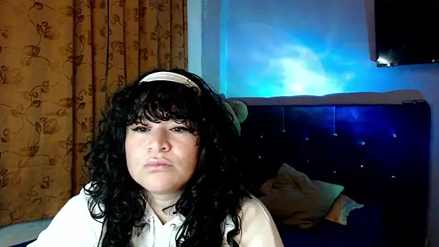 Snapshot of ANGELIQUE_KLANE chatting on 10-28-25, 05:44 ANGELIQUE KLANE online show from 10-28-25, 05:44