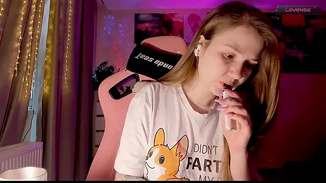 Snapshot of GoodWitch_ chatting on 02-08-25, 07:37 GoodWitch online show from 02-08-25, 07:37