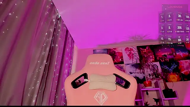 Snapshot of GoodWitch_ chatting on 03-18-25, 01:42 GoodWitch online show from 03-18-25, 01:42