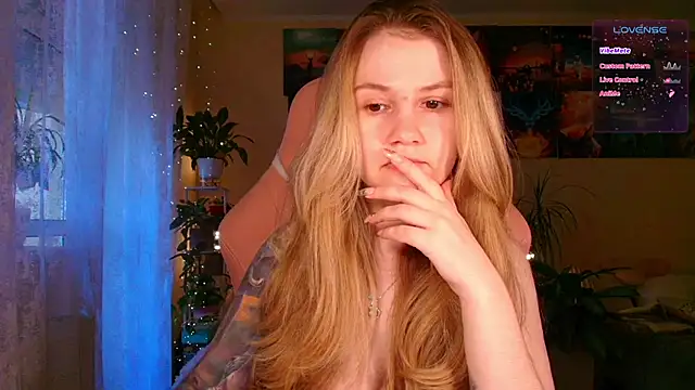 Snapshot of GoodWitch_ chatting on 10-16-25, 06:58 GoodWitch online show from 10-16-25, 06:58