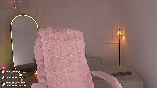 Snapshot of CATALINA_RESTREPO chatting on 10-22-25, 02:56 CATALINA RESTREPO online show from 10-22-25, 02:56