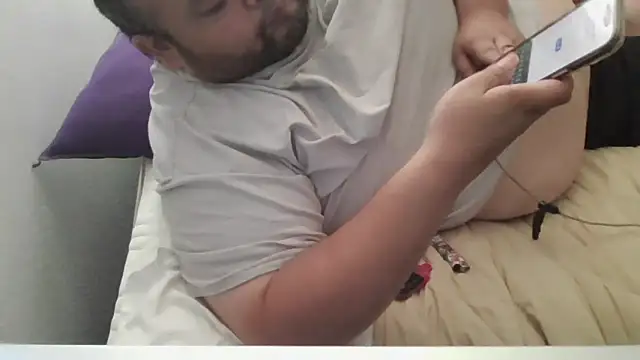 Snapshot of Pantychubs69 chatting on 10-11-25, 04:05 Pantychubs69 online show from 10-11-25, 04:05