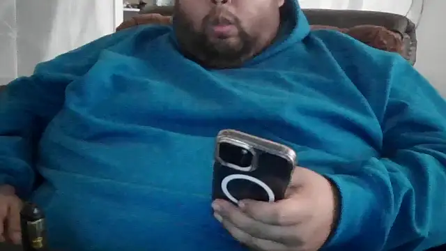 Snapshot of Pantychubs69 chatting on 10-15-25, 06:41 Pantychubs69 online show from 10-15-25, 06:41