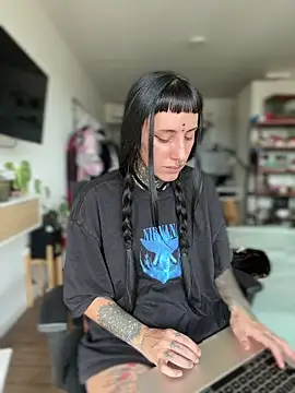 Snapshot of samisamsx chatting on 10-16-25, 04:19 samisamsx online show from 10-16-25, 04:19