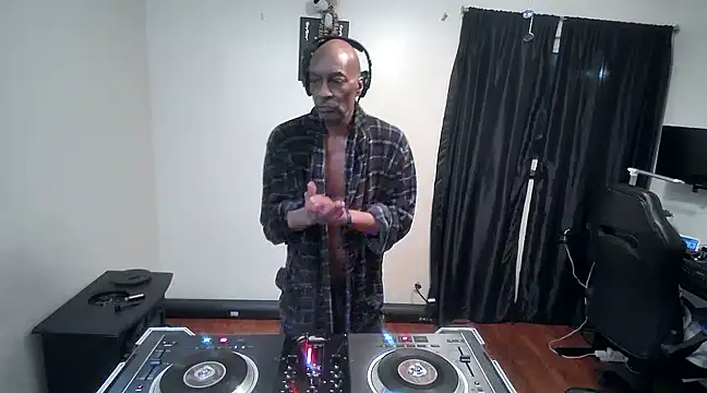 Snapshot of longdick4you8686 chatting on 01-07-25, 12:13 longdick4you8686 online show from 01-07-25, 12:13